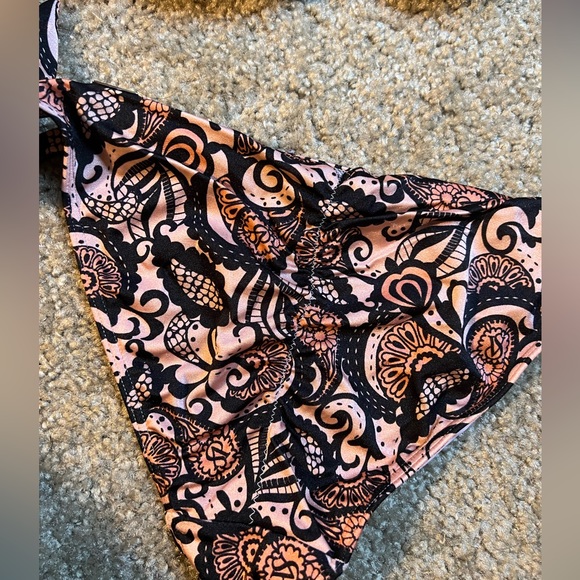 Paisley peach and black Victorias secret halter bikini. Medium bottom. 32b top. - Picture 3 of 6